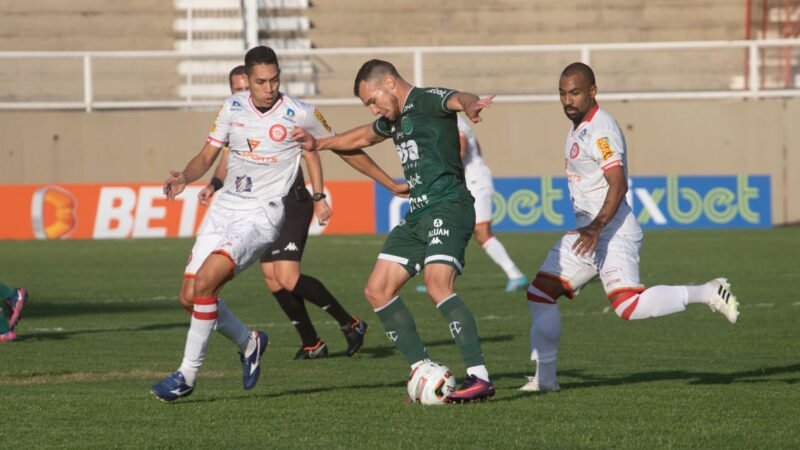 Sem comando, sem técnico e sem técnica. Guarani parece barco a deriva na Série B