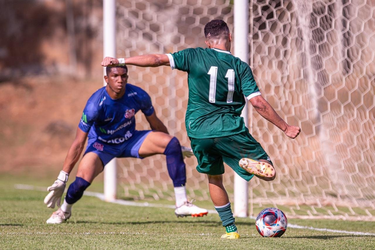 Destaque do setor ofensivo do Guarani, Theo celebra estreia positiva no Sub-20